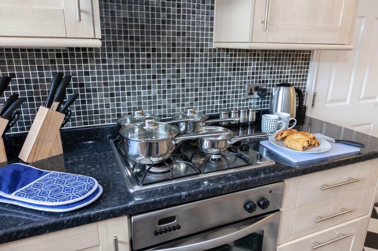 4 Bed Home, Driveway Parking Ideally Located In Latchford, Warrington - Executive St Marys House Экстерьер фото