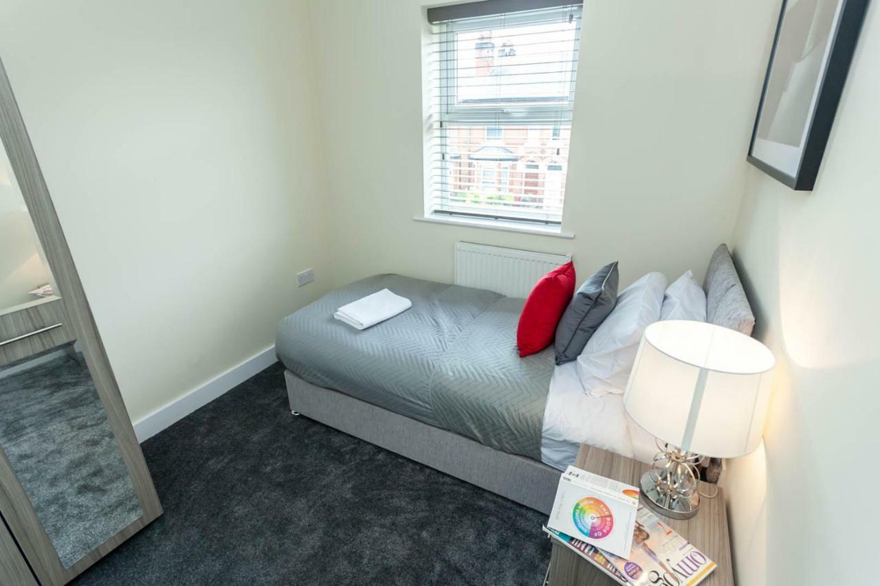 4 Bed Home, Driveway Parking Ideally Located In Latchford, Warrington - Executive St Marys House Экстерьер фото